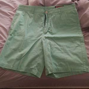 Vineyard Vines short